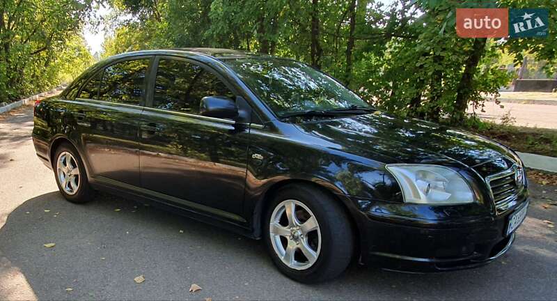 Седан Toyota Avensis 2004 в Черкассах