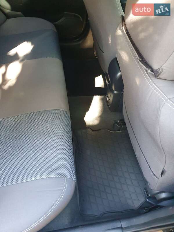 Седан Toyota Avensis 2004 в Черкассах