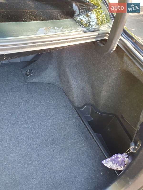 Седан Toyota Avensis 2004 в Черкассах