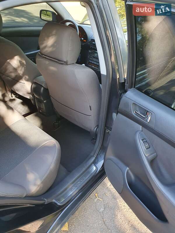 Седан Toyota Avensis 2004 в Черкассах