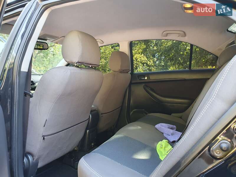 Седан Toyota Avensis 2004 в Черкассах