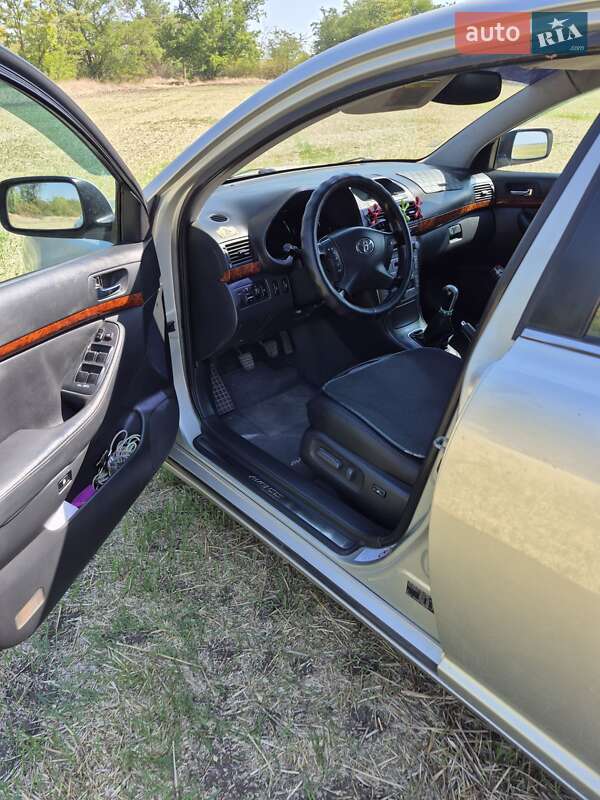 Лифтбек Toyota Avensis 2003 в Выгоде