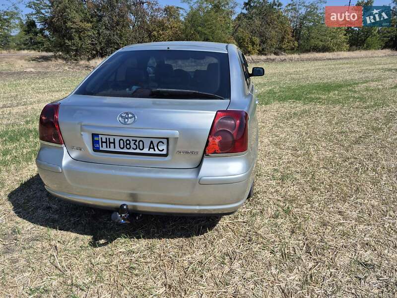 Лифтбек Toyota Avensis 2003 в Выгоде