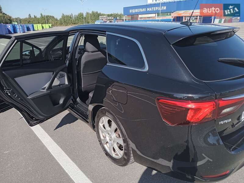 Універсал Toyota Avensis 2015 в Кам'янець-Подільському