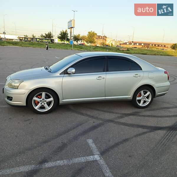 Лифтбек Toyota Avensis 2006 в Киеве