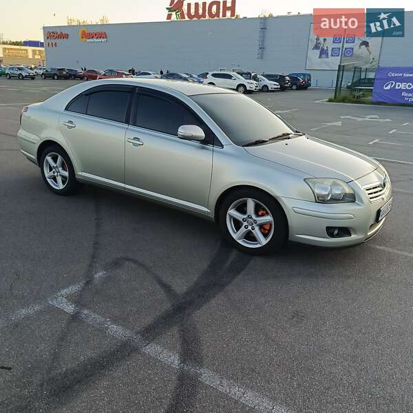 Лифтбек Toyota Avensis 2006 в Киеве