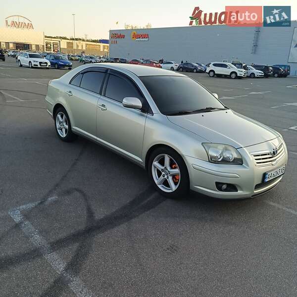 Лифтбек Toyota Avensis 2006 в Киеве