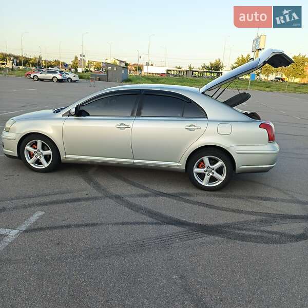 Лифтбек Toyota Avensis 2006 в Киеве