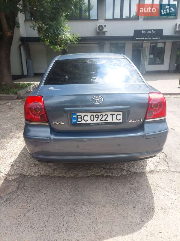 Седан Toyota Avensis 2003 в Львове