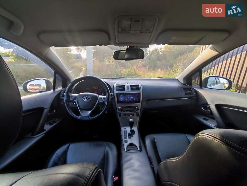 Седан Toyota Avensis 2011 в Белогородке