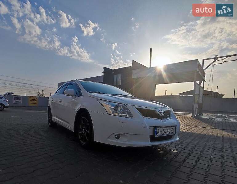 Седан Toyota Avensis 2011 в Белогородке