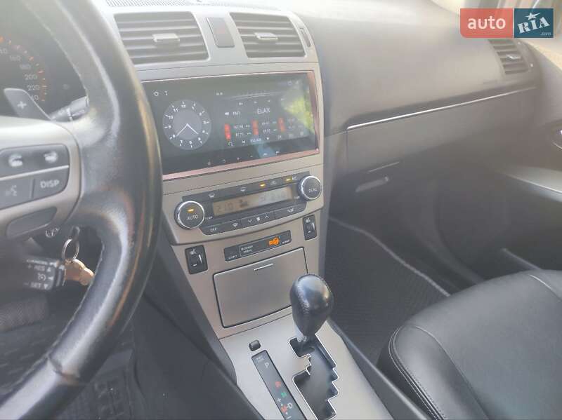 Седан Toyota Avensis 2011 в Белогородке