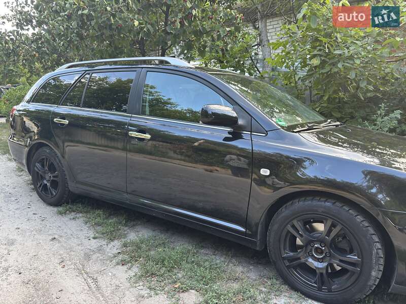 Универсал Toyota Avensis 2005 в Изюме