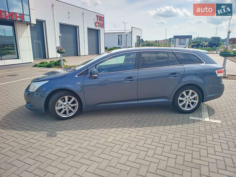 Универсал Toyota Avensis 2011 в Хмельницком