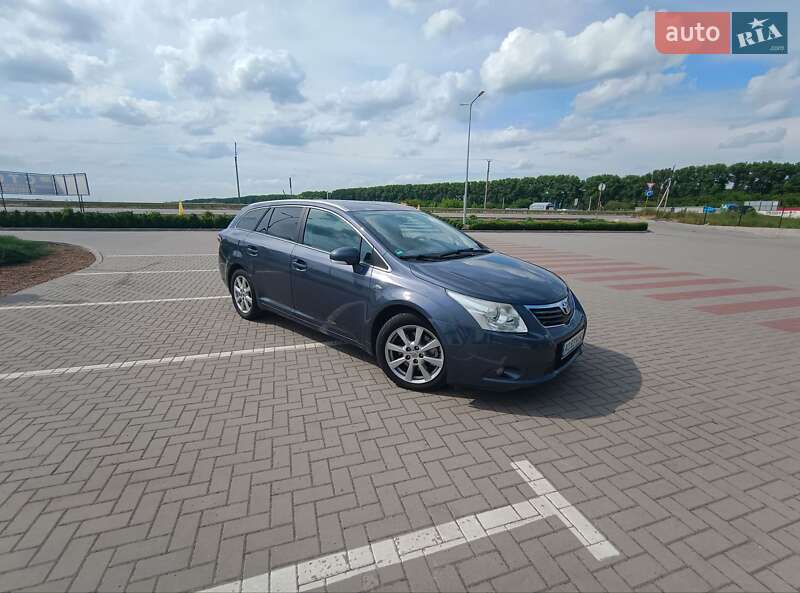 Универсал Toyota Avensis 2011 в Хмельницком