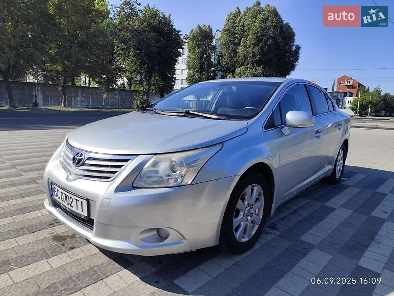 Седан Toyota Avensis 2010 в Львове