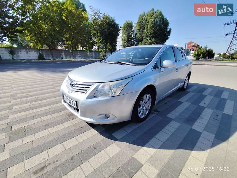 Седан Toyota Avensis 2010 в Львове