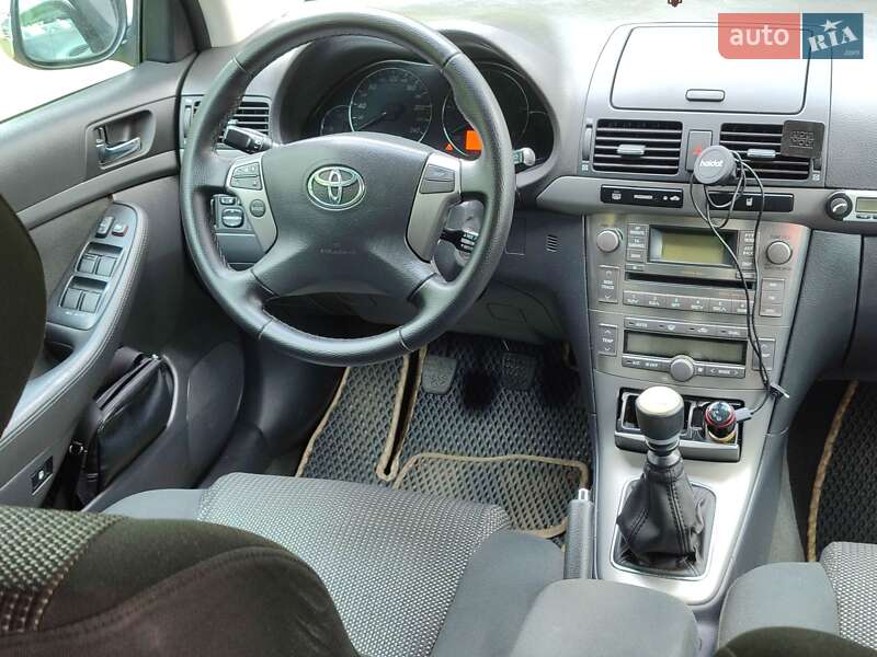 Универсал Toyota Avensis 2006 в Чернигове