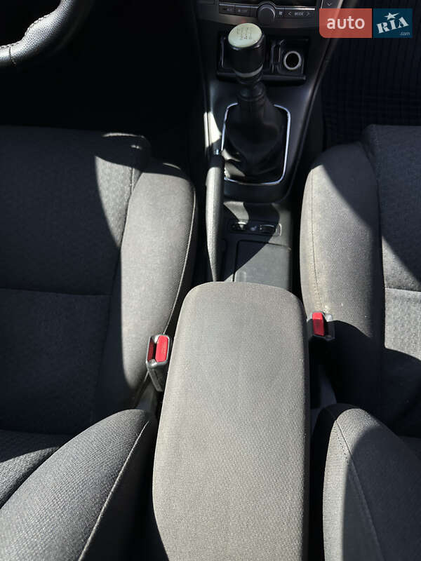 Универсал Toyota Avensis 2005 в Днепре