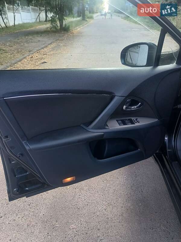 Седан Toyota Avensis 2011 в Василькове