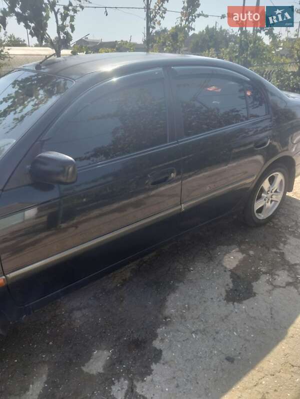 Седан Toyota Avensis 2000 в Овидиополе