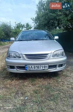 Седан Toyota Avensis 1998 в Александрие