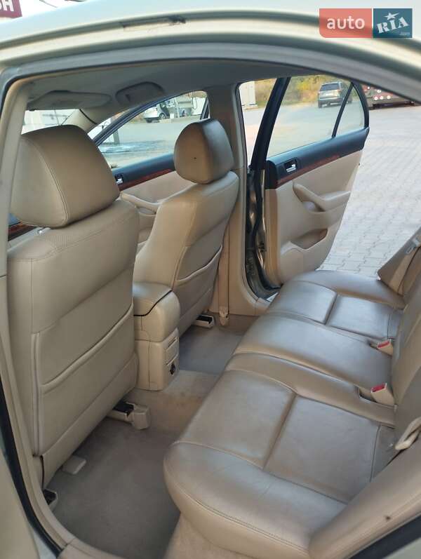 Седан Toyota Avensis 2004 в Чорткове