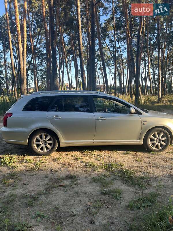 Универсал Toyota Avensis 2005 в Чернигове