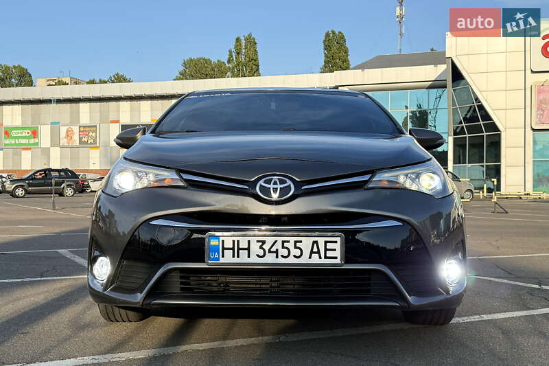 Седан Toyota Avensis 2016 в Одессе