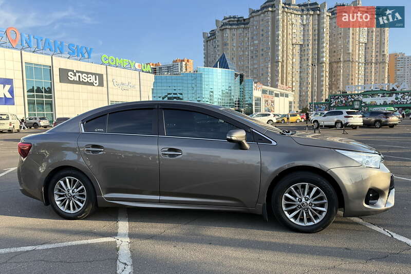 Седан Toyota Avensis 2016 в Одессе