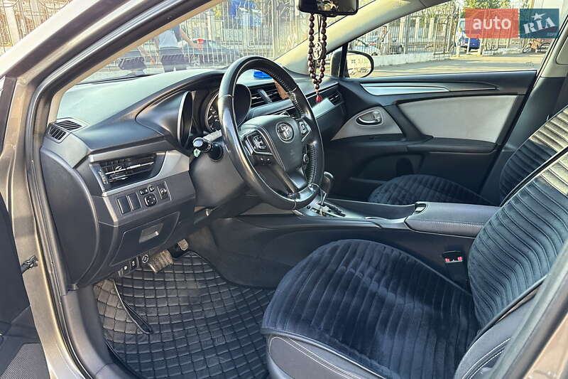 Седан Toyota Avensis 2016 в Одессе