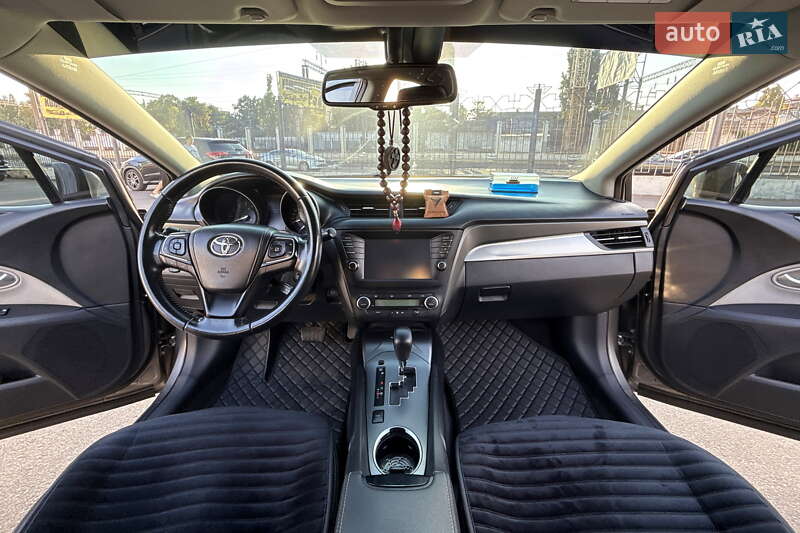 Седан Toyota Avensis 2016 в Одессе