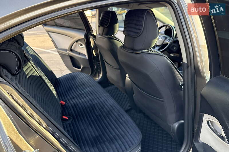 Седан Toyota Avensis 2016 в Одессе