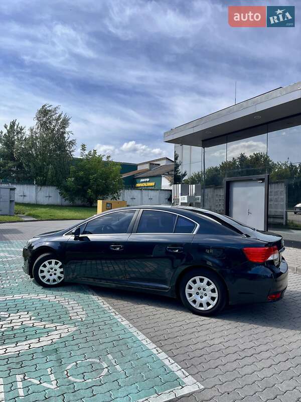 Седан Toyota Avensis 2012 в Хмельницькому