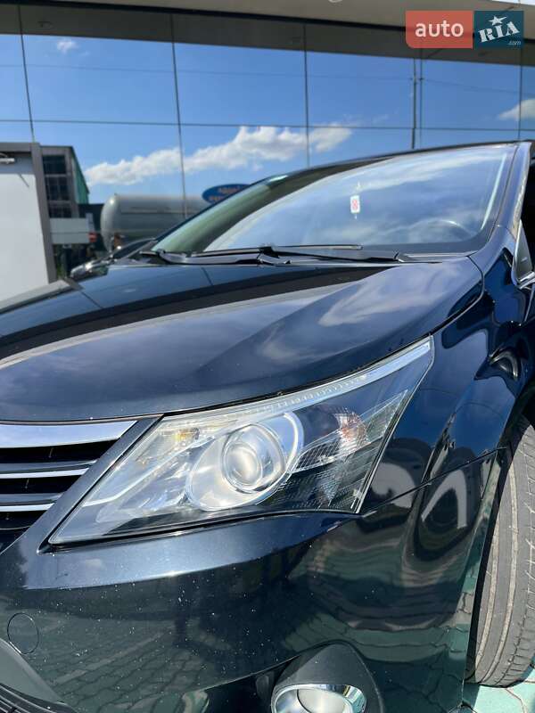 Седан Toyota Avensis 2012 в Хмельницькому