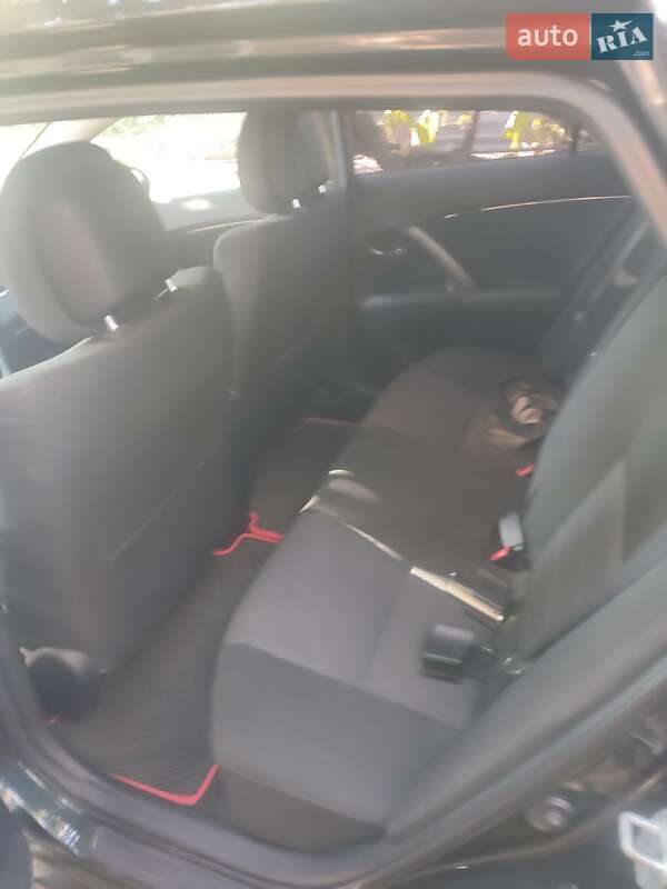 Универсал Toyota Avensis 2012 в Кропивницком