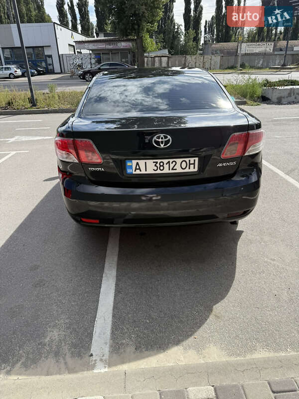 Седан Toyota Avensis 2008 в Киеве
