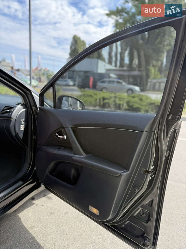 Седан Toyota Avensis 2008 в Киеве