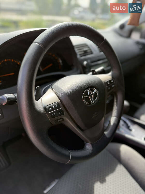 Седан Toyota Avensis 2008 в Киеве