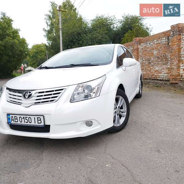 Седан Toyota Avensis 2011 в Виннице