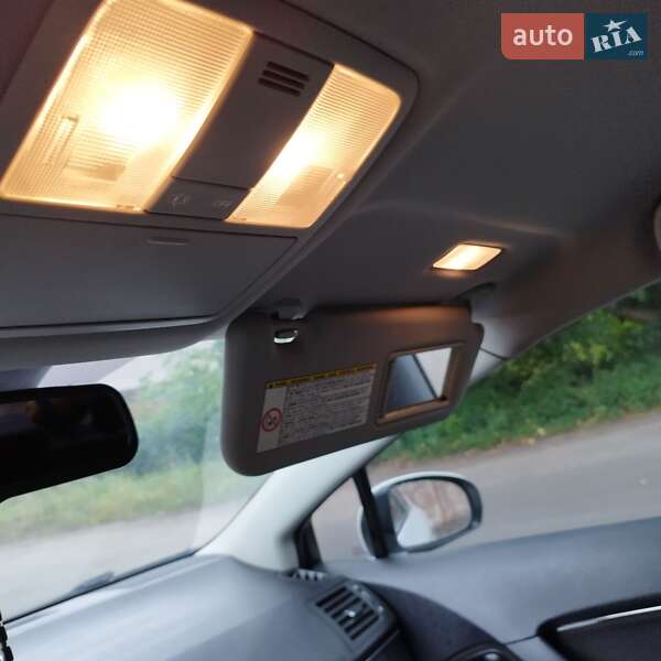 Седан Toyota Avensis 2011 в Виннице