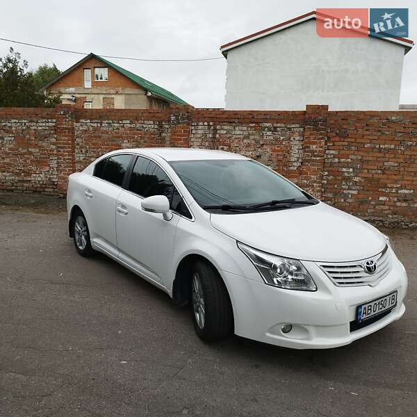 Седан Toyota Avensis 2011 в Виннице