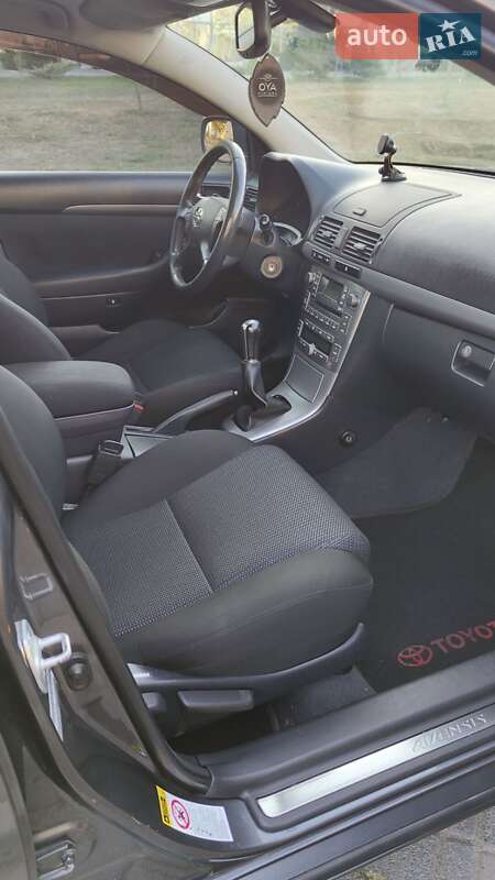 Седан Toyota Avensis 2007 в Южном