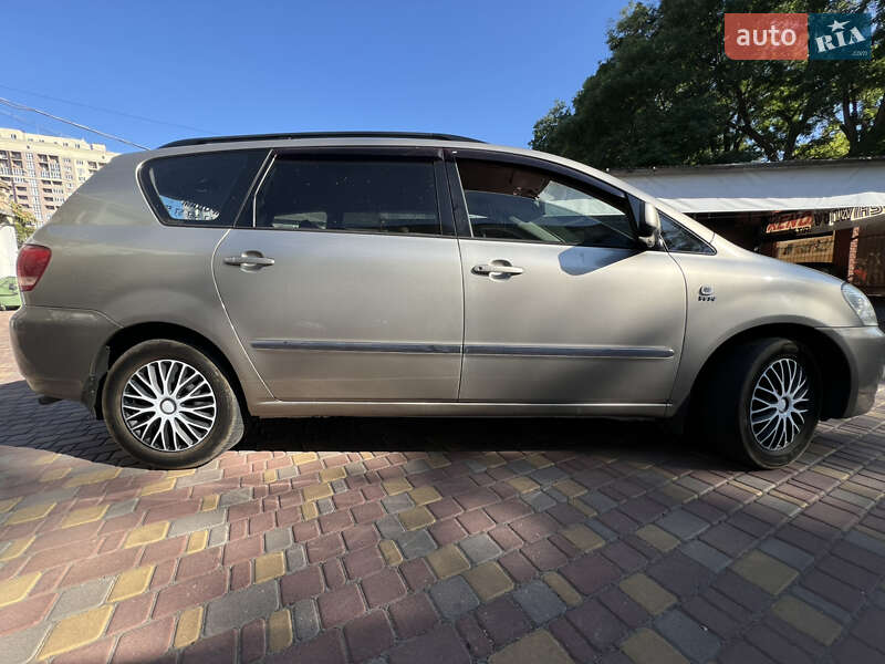 Універсал Toyota Avensis 2003 в Одесі