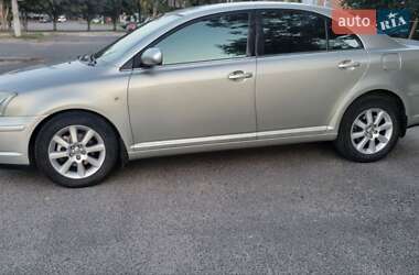 Седан Toyota Avensis 2005 в Гадяче