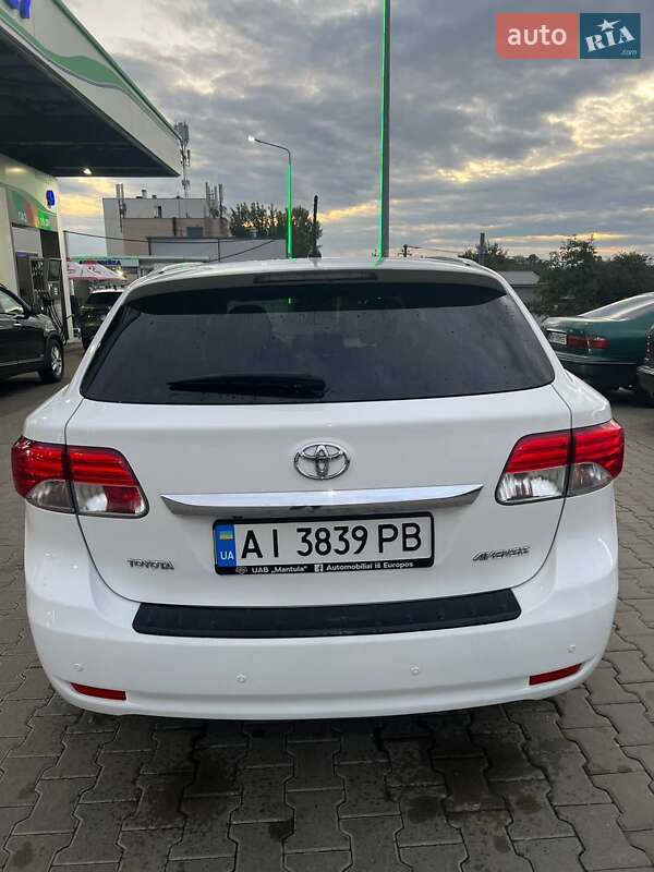 Универсал Toyota Avensis 2015 в Киеве