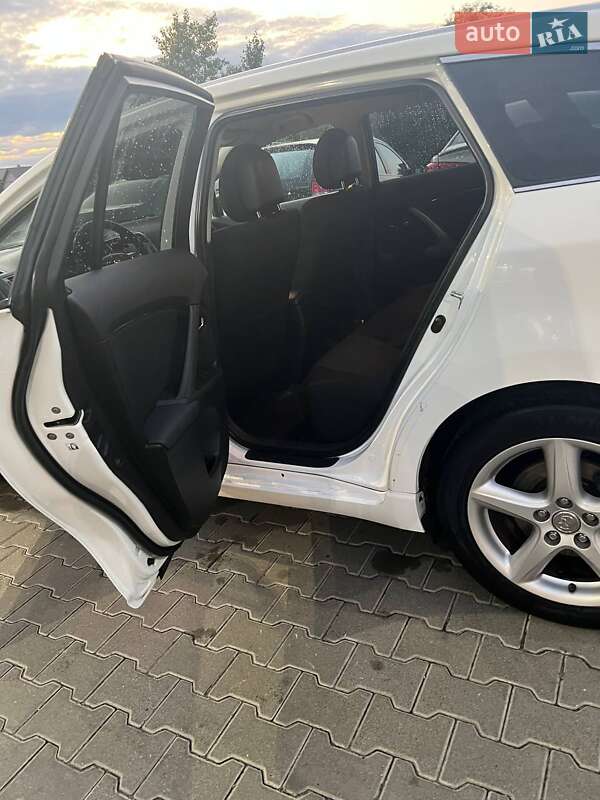 Универсал Toyota Avensis 2015 в Киеве