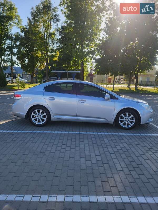 Седан Toyota Avensis 2008 в Коломые