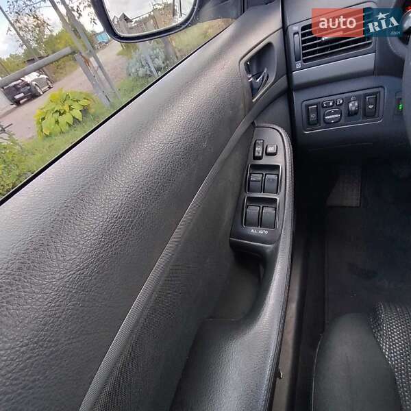 Універсал Toyota Avensis 2006 в Івано-Франківську