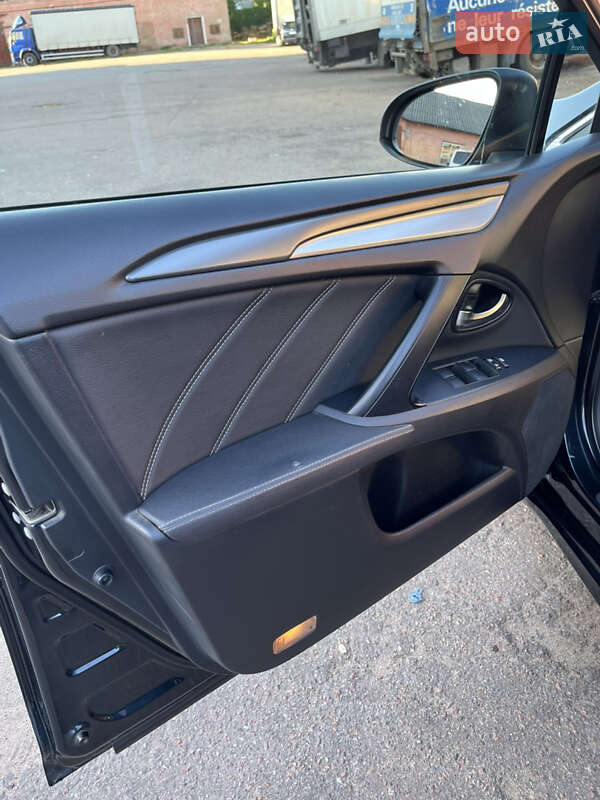 Универсал Toyota Avensis 2015 в Чернигове